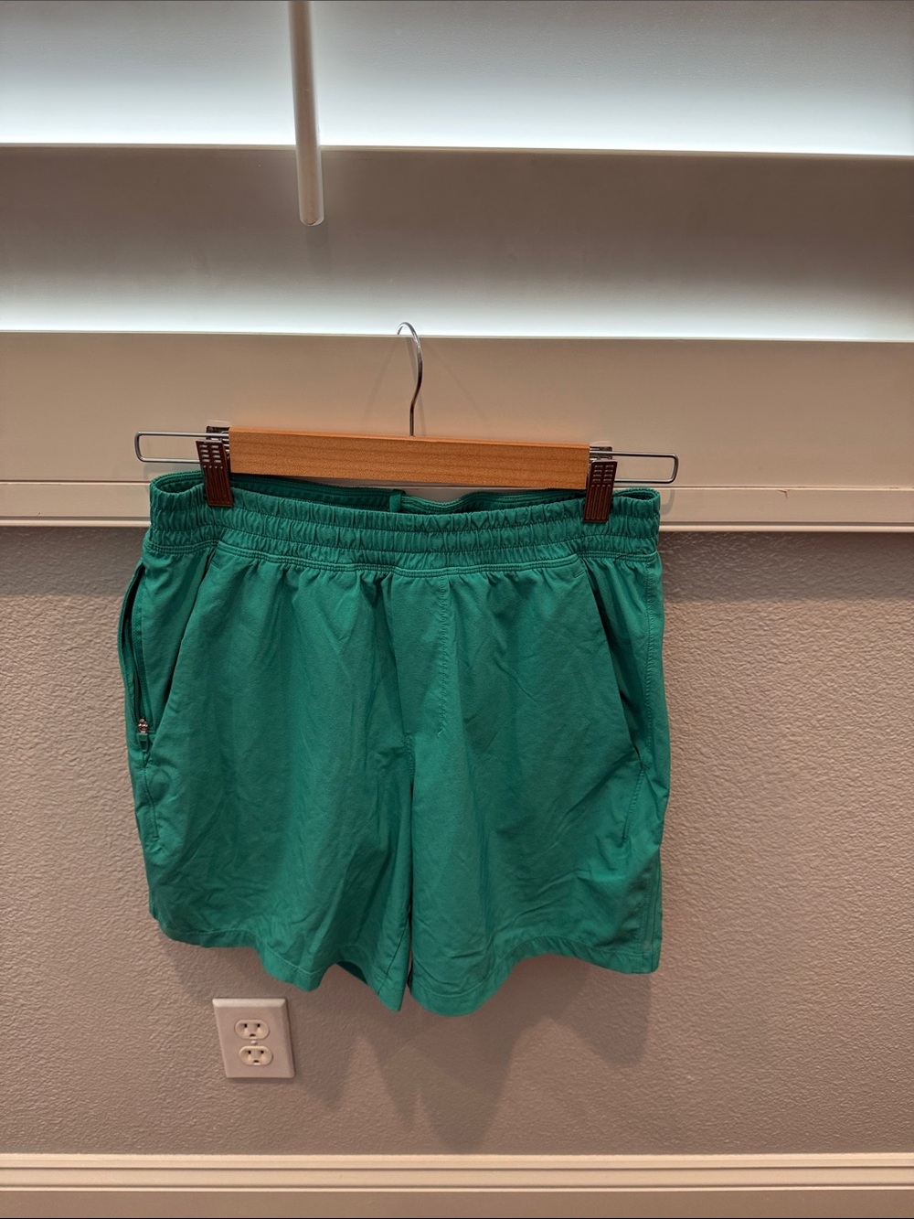 Lululemon Pacer Breaker 7” shorts